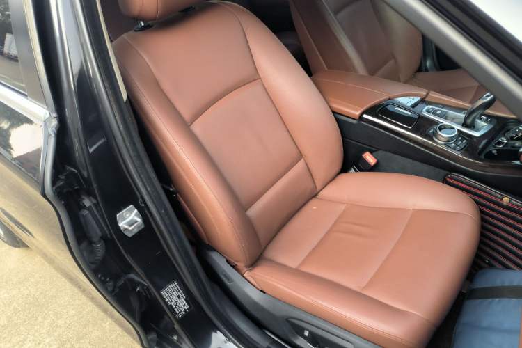 Used BMW 5 Series 2014 525Li Leading Model
