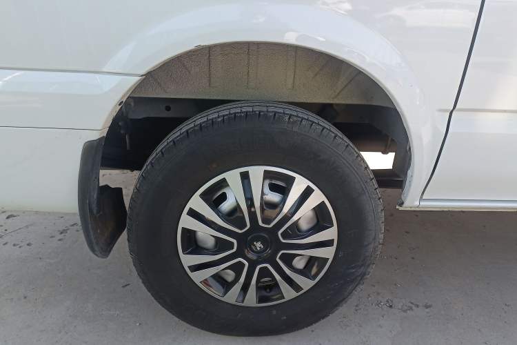 Used JMC Fushun 2022 2.0T Manual Multi-Function Passenger Vehicle Short Wheelbase Mid-Height Roof 6-Seater