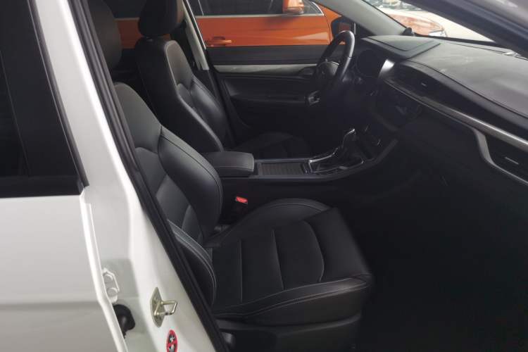 Used Geely Auto Emgrand 2019 Leading Edition 1.5L CVT Luxury Model China VI Standard
