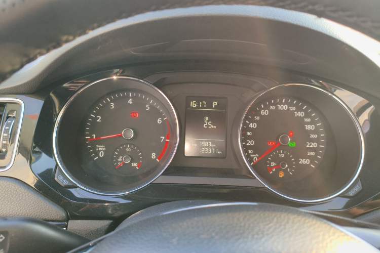 Used Volkswagen Sagitar 2016 230TSI 25th Anniversary Edition
