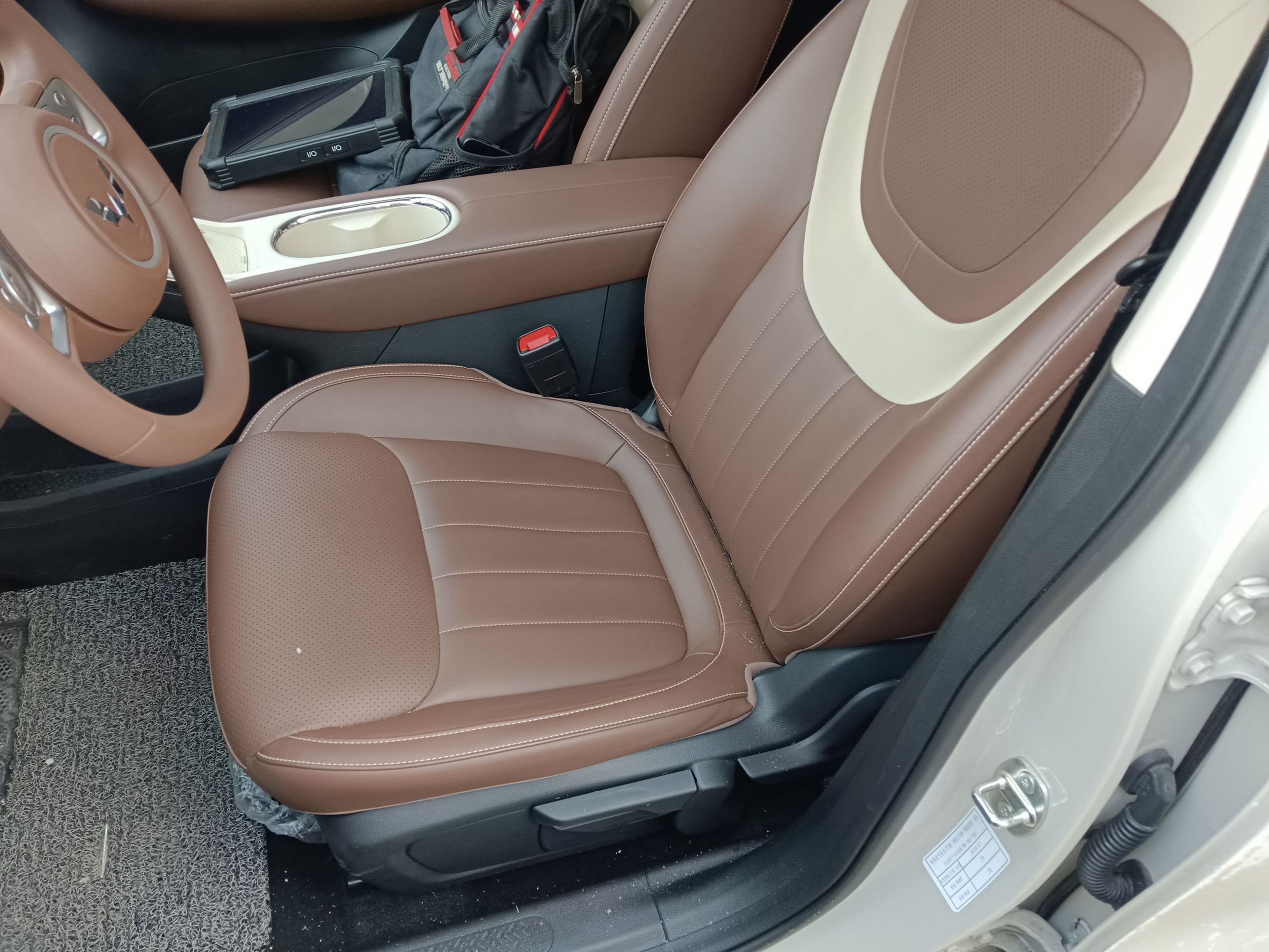 Переднее сиденье в автомобиле