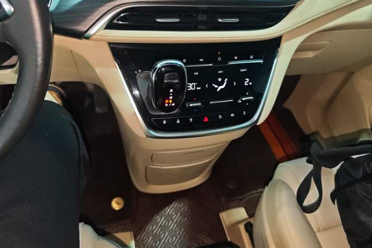 Used Buick GL8 2023 ES Lu Zun Deluxe Model
