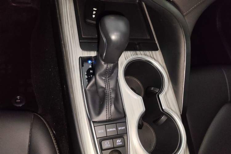 Used Toyota Camry 2018 Dual-Engine 2.5 HG Luxury Edition
