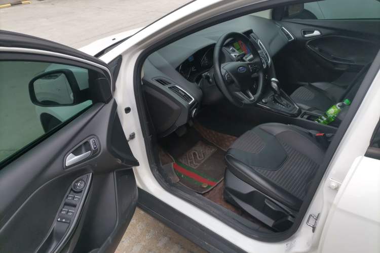 Used Ford Focus 2015 Hatchback 1.6L Automatic Fashion Edition
