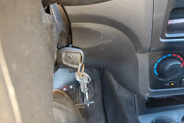 Used Dongfeng Fengon 330 2014 1.5L Manual Utility Version DK15