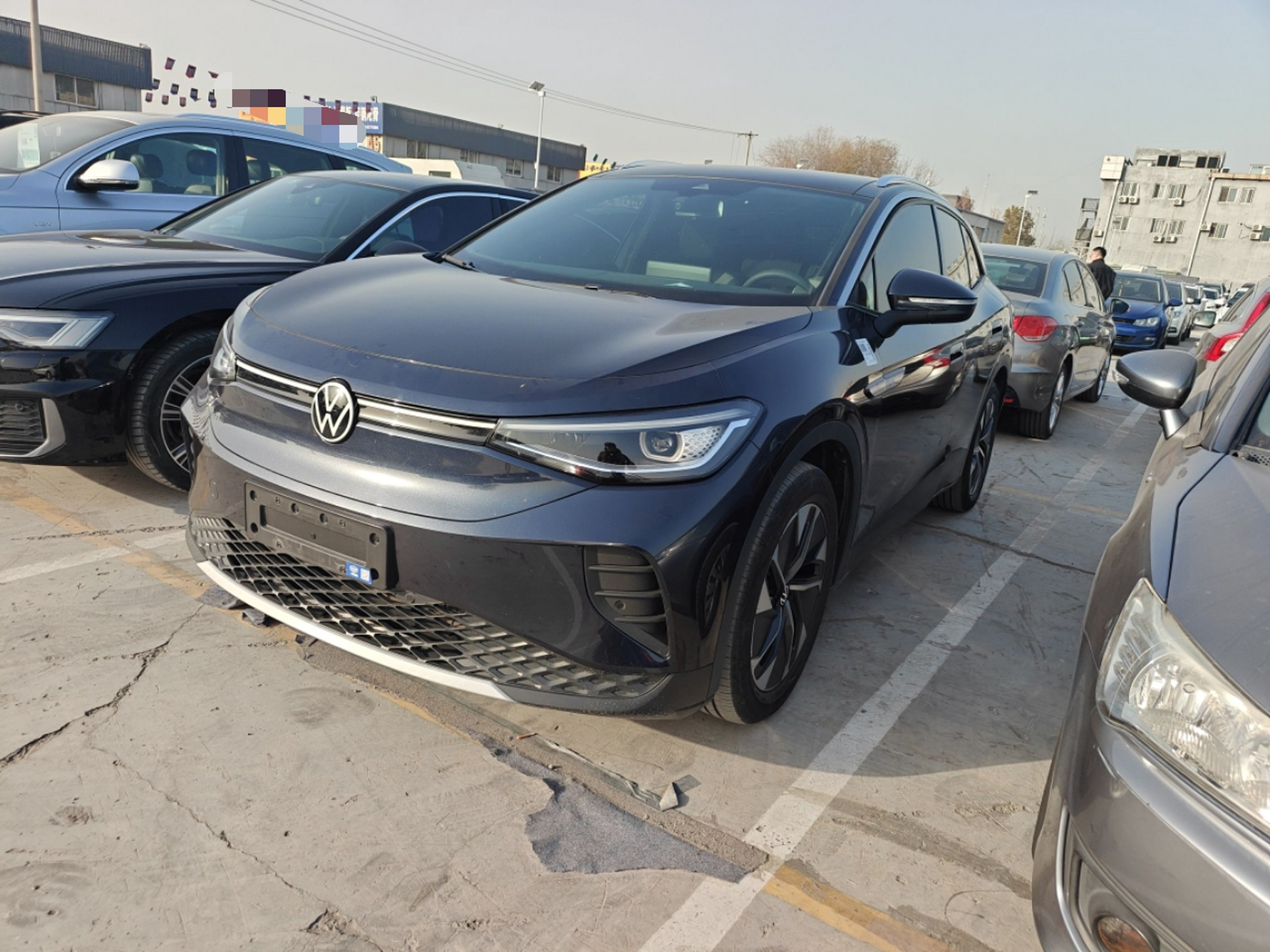 Под передней частью автомобиля