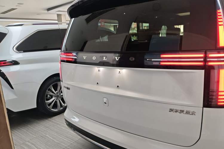 Used Volvo EM90 2025 Ultra Six-Seater