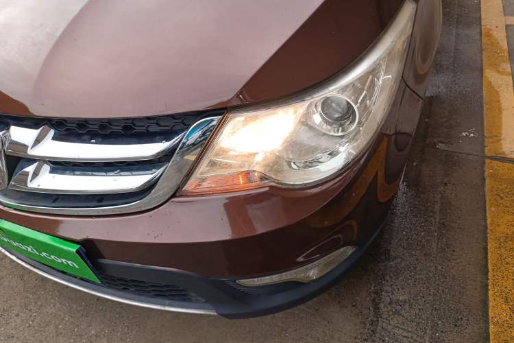 Used Baojun 730 2014 1.5L manual Comfort version 7 seats
