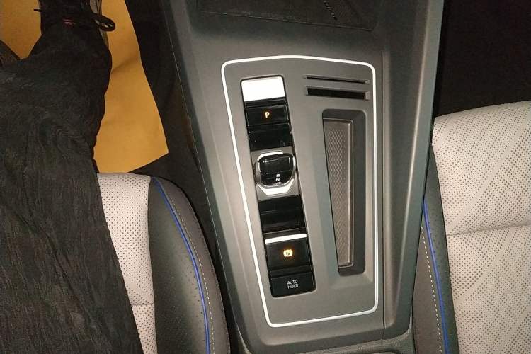 Used Volkswagen Golf 2025 300TSI R-Line
