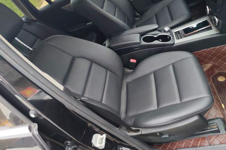 Used Mercedes-Benz GLK-Class 2013 GLK 300 4MATIC Dynamic Sunroof Model