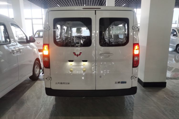 Used Wuling Yangguang 2024 300KM Comfort Version Passenger Van 75kW
