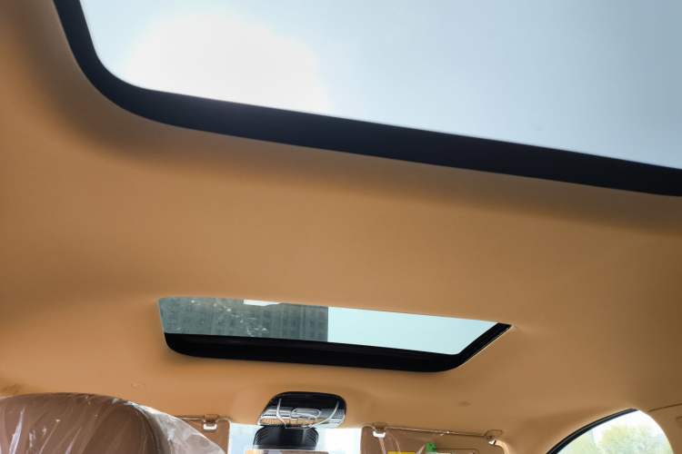 Used VOYAH Dream 2025 PHEV Four-Wheel Drive Excellence Kunpeng Edition
