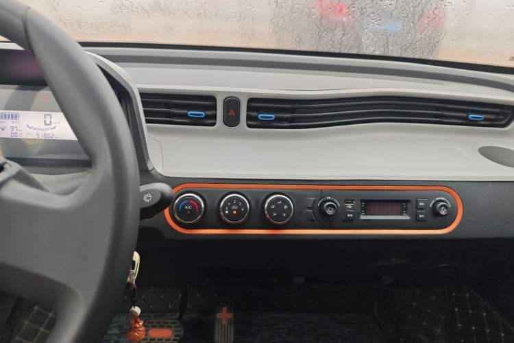 Used Wuling Hongguang MINIEV 2022 Easy Version Lithium Iron Phosphate
