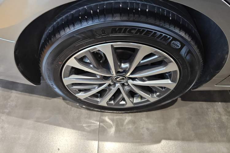 Used Lexus ES 2024 200 Premium Edition
