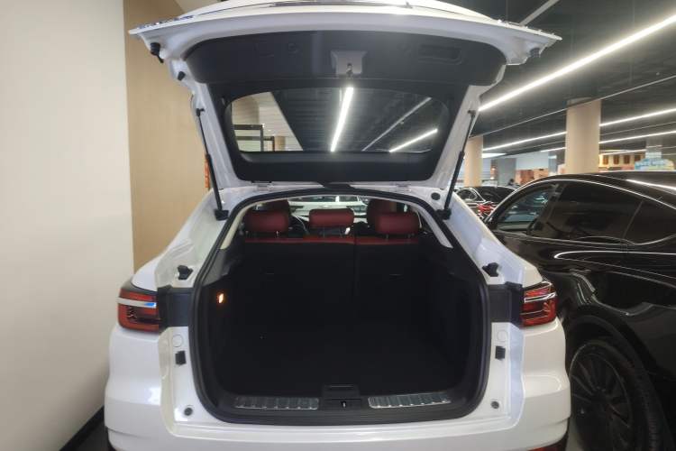 Used Changan CS85 COUPE 2023 1.5T DCT Luxury Version
