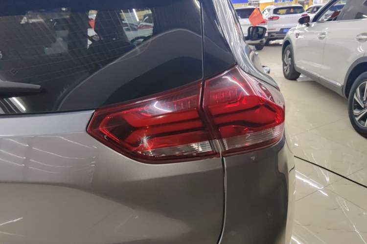 Used Chevrolet Trax 2019 Redline 335T CVT Trendy Version China VI Standard
