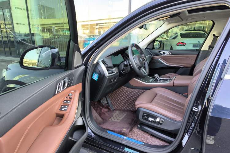 Used BMW X5 2021 xDrive40i Luxury Model with M Sport Package
