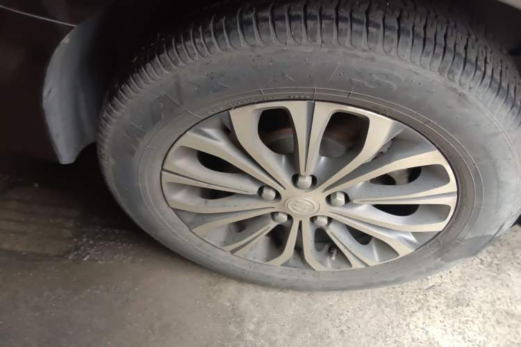 Used Buick GL8 2023 Facelifted Land Cruiser Executive Luxury Version
