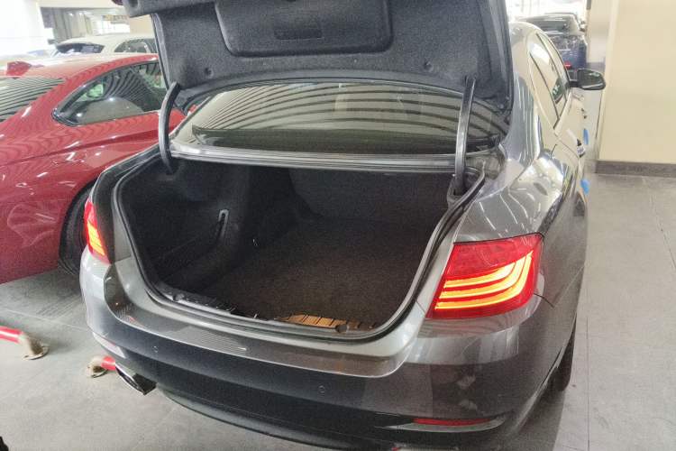 Used BMW 5 Series 2015 535Li Leading Model
