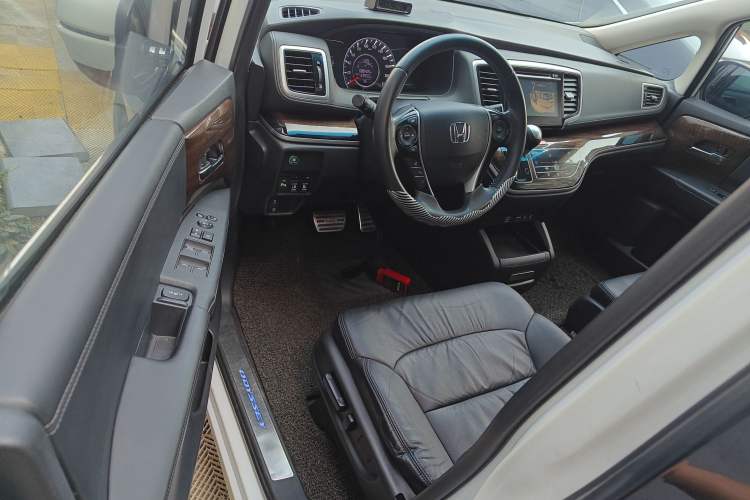 Used Honda Odyssey 2015 Updated Version 2.4L Smart Edition