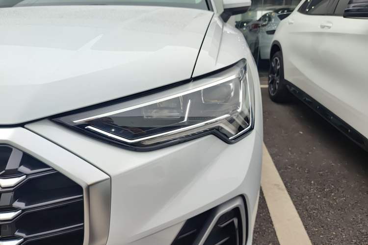 Used Audi Q3 2021 40 TFSI Fashion Dynamic Model
