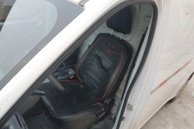 Used Wuling Yangguang 2024 300km Comfort Version with Sealed Windows 60kW
