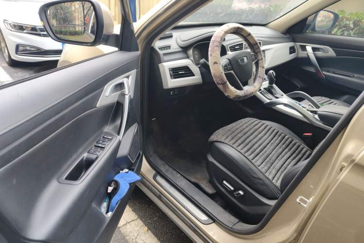 Used Geely Auto Emgrand X7 Sport 2018 1.8TD Automatic Two-Wheel Drive Smart Connect 4G Internet Edition
