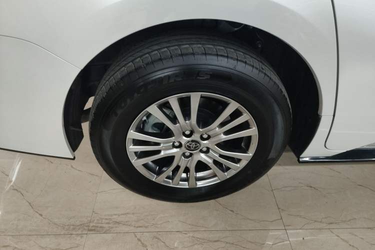 Used Toyota Sienna 2021 2.5L Hybrid Premium Edition
