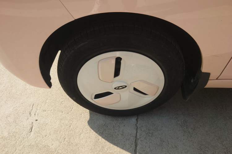 Used Chery QQ Ice Cream 2022 170km Sundae Phosphate Lithium-Ion