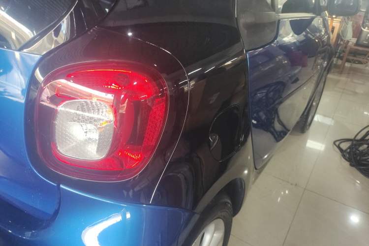 Used  fortwo 2015 1.0L 52 kW hardtop Dynamic version
