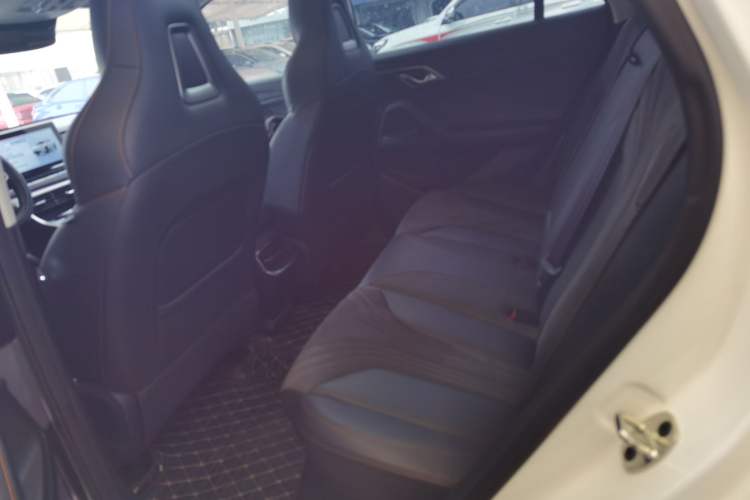 Used Roewe D5X DMH 2024 135 Tech Edition
