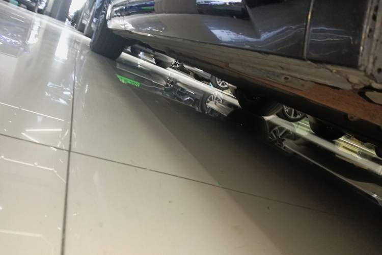 Used Denza D9 2022 DM-i 1040 Prestige Model
