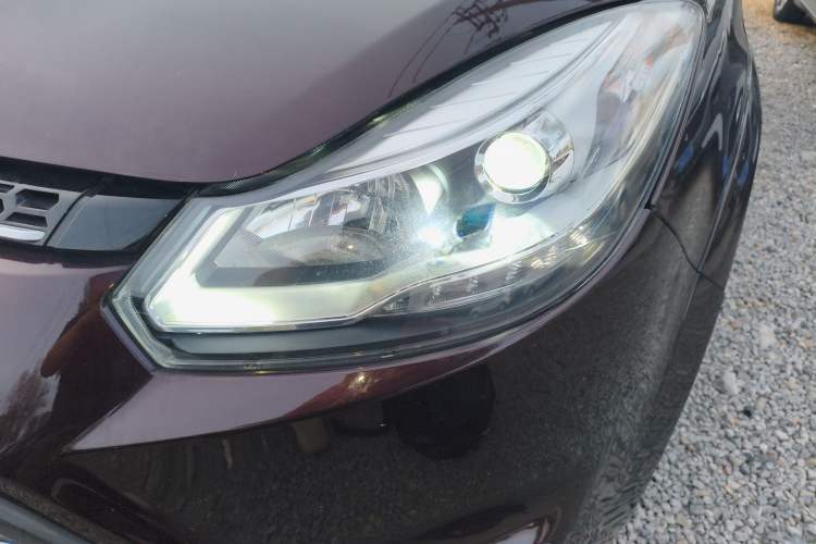 Used JMC Yusheng S350 2016 2.0T Automatic Two-Wheel Drive Gasoline Luxury Edition 5 Seats
