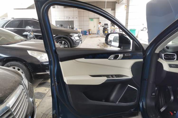 Used Lynk & Co 01 2019 2.0T Two-Wheel Drive Zhaopu Version China VI Standard
