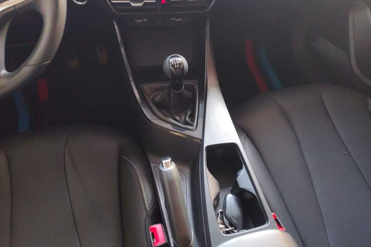 Used Roewe i5 2021 1.5L Manual Diamond Edition
