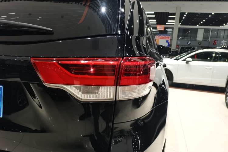 Used Toyota Highlander 2018 2.0T Four-Wheel Drive Prestige Version 7 Seats China V Emission Standard
