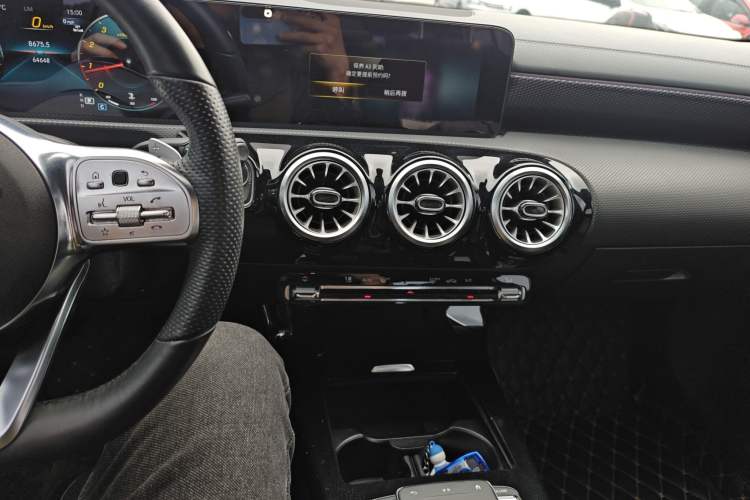 Used Mercedes-Benz A-Class 2022 Revised Version A 200 L Sport Sedan Fashionable Style
