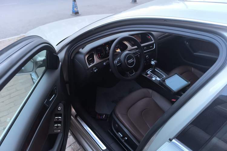 Used Audi A4L 2016 35 TFSI Collector's Edition Automatic Standard Model
