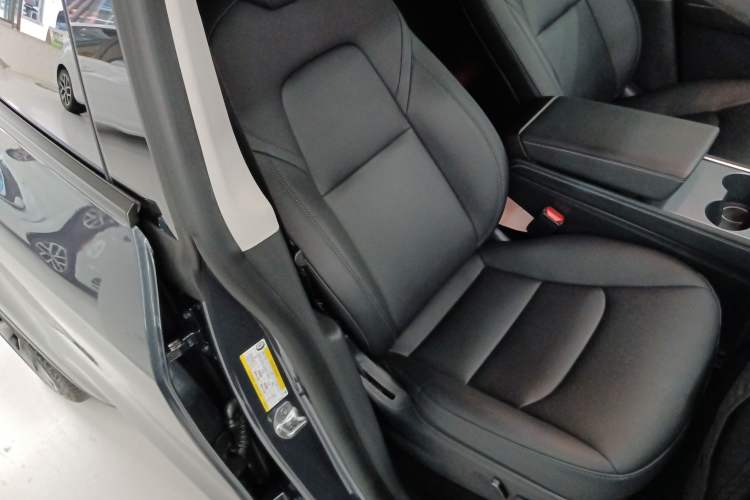 Used Tesla Model Y 2021 Long-Range All-Wheel-Drive Version 3D7
