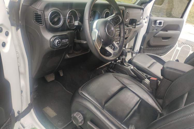 Used  Wrangler 2019 2.0T Sahara Four-Door Version China VI Emission Standard