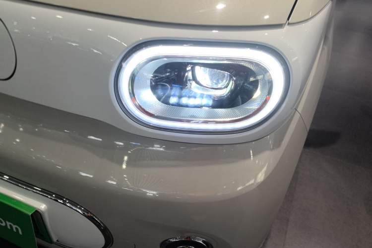 Used Wuling Hongguang MINIEV 2024 3rd Generation 215km Advanced Version
