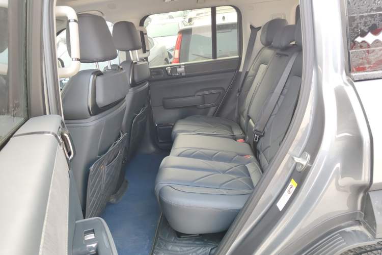 Used  Leopard 5 2023 Explore Edition