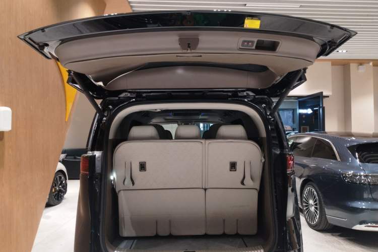 Used Denza D9 2022 DM-i 970 Four-Wheel Drive Flagship Model
