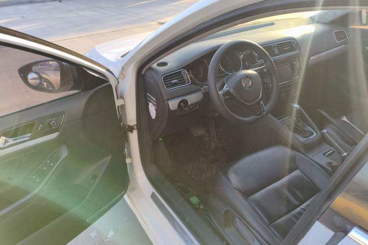 Used Volkswagen Sagitar 2016 230TSI 25th Anniversary Edition
