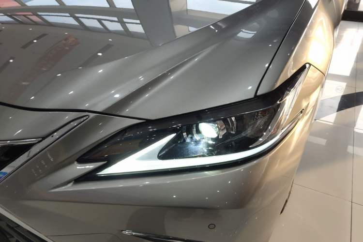 Used Lexus ES 2022 300h Excellence Edition
