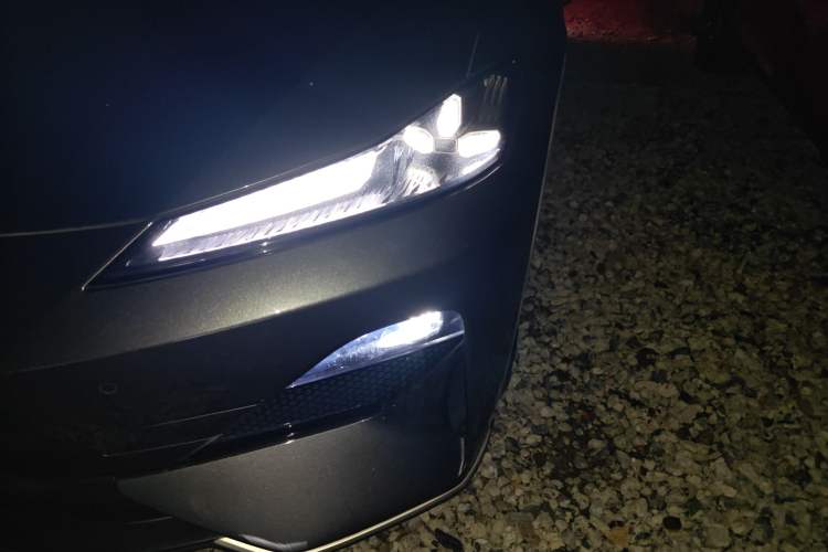 Used  SL03 2023 200Max Range-Extended Version
