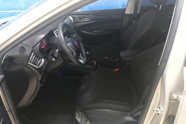 Used Roewe i5 2019 1.5L Manual 4G Connected Langyue Edition
