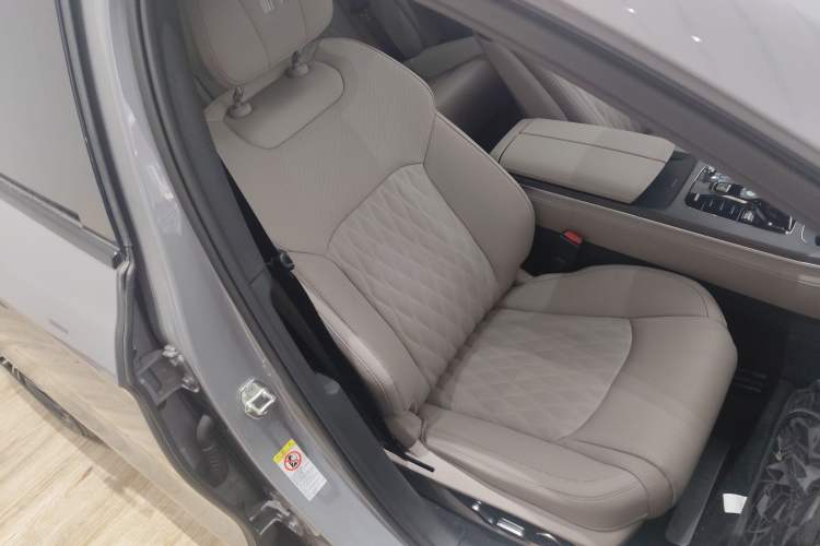 Used BYD Han 2025 EV with 701 km of Laser Radar-Enabled Intelligent Driving