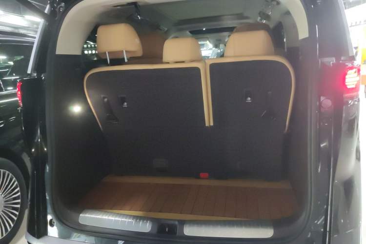 Used Denza D9 2024 DM-i 1050 Luxury Model