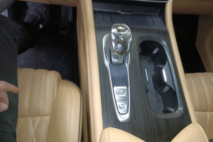 Used VOYAH Dream 2024 PHEV Ultra-Long Range Flagship Edition